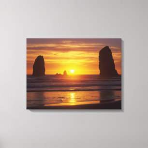 OR, Oregon-Küste, Cannon Beach, Meeresstapel bei Leinwanddruck