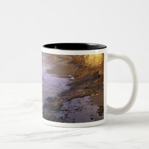 OR, Oregon-Küste, Newport, Küstenlinie bei Seal Zweifarbige Tasse