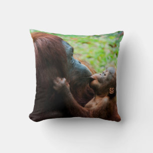 Orang-Utan-Mutter und Baby Kissen