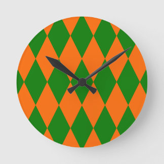Orange and Green Harlequin Checkered Design Runde Wanduhr