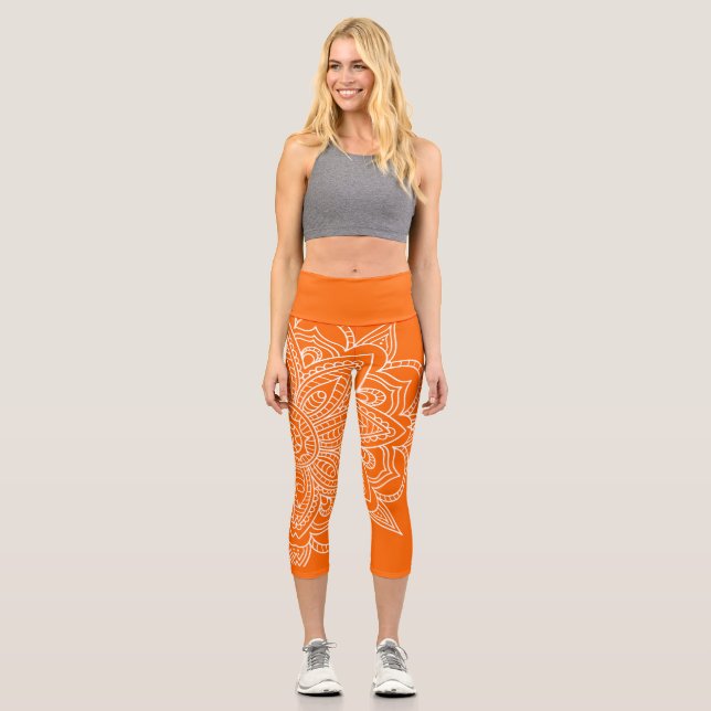 Orange and White Mandala Yoga Capri (Vorderseite)