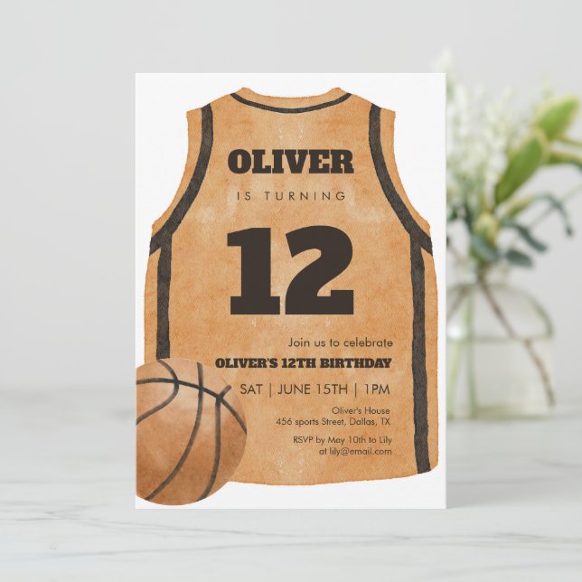 Orange Basketball Jersey Birthday Party Watercolor Einladung (Stehend Vorderseite)
