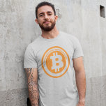 Orange Bitcoin Symbol Custom Message Graphic T-Shirt<br><div class="desc">Dieses Grafiktee enthält ein orangefarbenes Bitcoin-Symbol und ist bereit,  mit Ihrem eigenen Text angepasst zu werden. Fügen Sie einen lustigen Slogan,  einen Firmennamen oder eine personalisierte Nachricht hinzu. Ihr Text erscheint in orangefarbener Schrift knapp über dem Bitcoin B.</div>