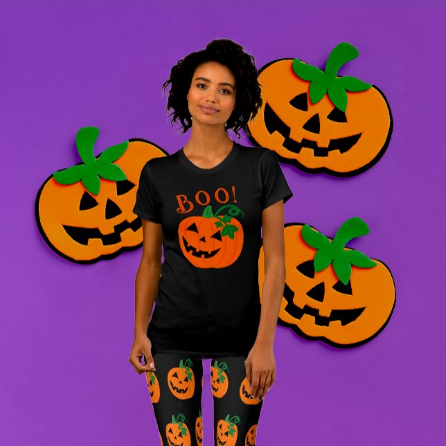 Orange Black Personalisiert Kürbislaterne Boo T-Shirt (Be scary cute with this
 jack-o'-lantern black T-shirt. Matching leggings also available!)