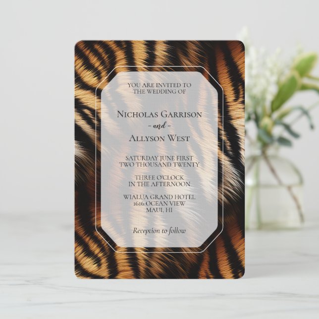 Orange Black Tiger Stripes Animal Print Wedding Einladung (Stehend Vorderseite)