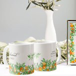 Orange Blossom Bridesmaid Wedding Party Geschenk Kaffeetasse<br><div class="desc">Orangefarbene Hochzeitsgeschenke Tasse für Ihre Brautmädchen mit Orangen, Orangenblüten und Grünpflanzen auf neutralem Hintergrund. Frisch, zesty, natürliches Design, um eine Frühlings- oder Sommerhochzeit mit einem Orangenfruchthochzeitthema zu ergänzen. Für die Koordinierung von Einladungen, Schreibwaren, Tag der Veranstaltung und Tischdekoration, Spielen und Hochzeitsschildern, schauen Sie bitte in meiner Orange Blossom Wedding Collection...</div>