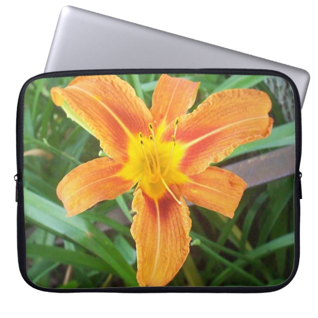 Orange Blume Laptopschutzhülle (Vorderseite)