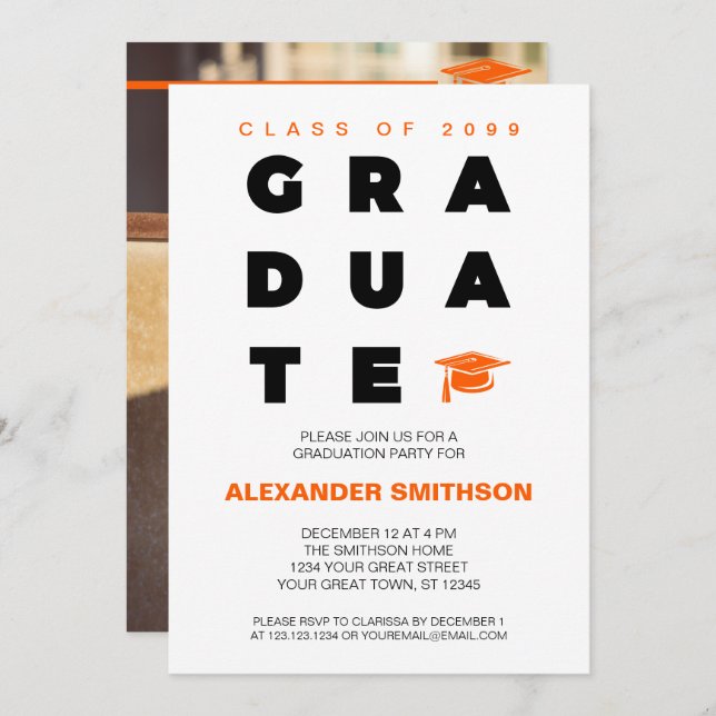 Orange Bold GRADUATE Letters and Cap Abschluss Einladung (Vorne/Hinten)
