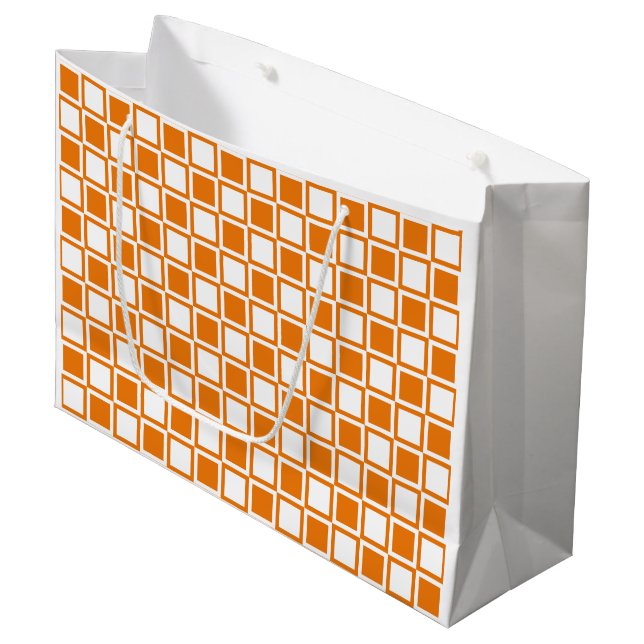 Orange Bold Mod Squares Große Geschenktüte (Vorderseite Schrägansicht)