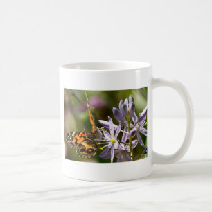 Orange Butterfly über Wild Hyacinth Apparel & Gesc Kaffeetasse