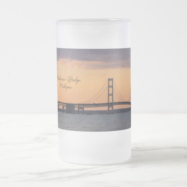 Orange Dusk Mackinac Bridge Mattierte Tasse (Mittel)