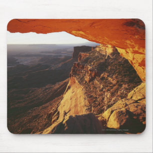 Orange Felsen-Overhand u. felsige Schlucht Mousepad