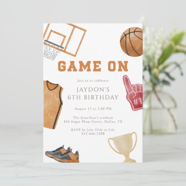 Orange Game On Basketball Birthday Jersey  Einladung (Stehend Vorderseite)