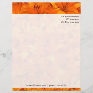 Orange Garten-mit Blumenlilien-kundenspezifische Briefbogen