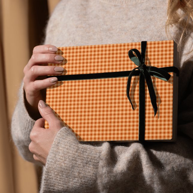 Orange Gingham Herbstwrapping Paper Geschenkpapier (Von Creator hochgeladen)