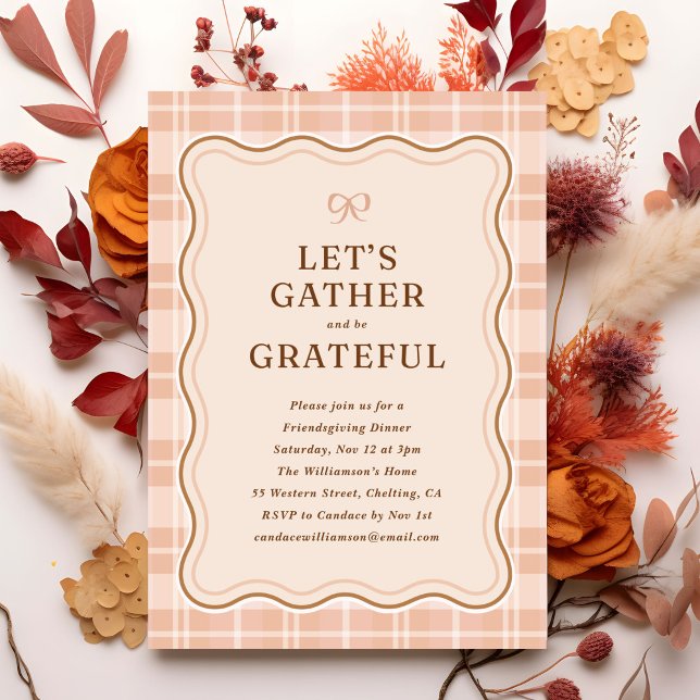 Orange Herbst Kariertes Muster Friendsgiving Dinne Einladung (Autumn plaid pattern Friendsgiving dinner invitation in light orange)