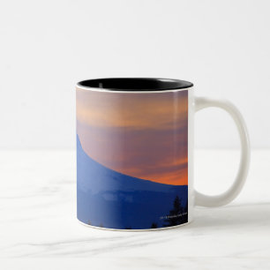 Orange Himmel-Schnee mit einer Kappe bedeckter Zweifarbige Tasse