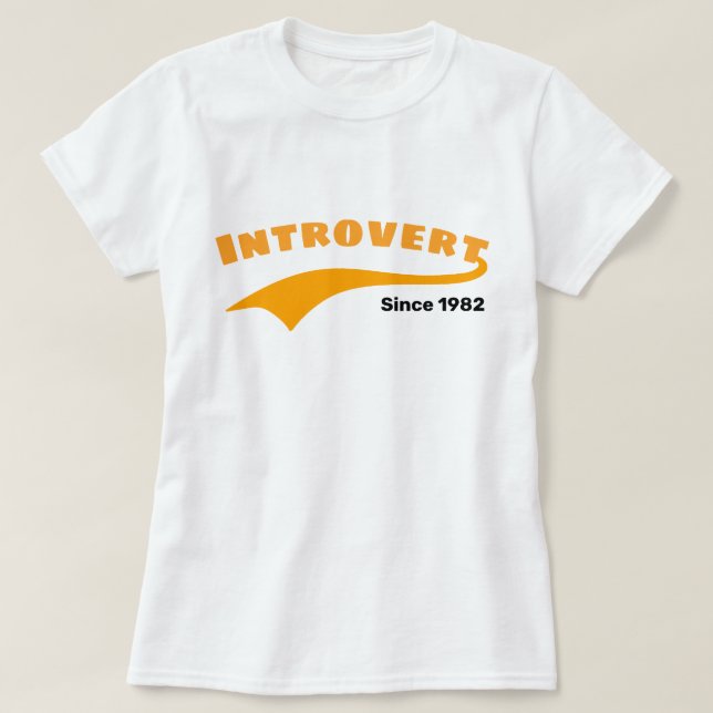 Orange Introvert Typografie Swoosh Custom Date T-Shirt (Design vorne)