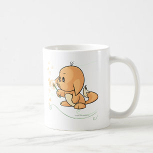 Orange Kacheek, das auf einem Löwenzahn wünscht Tasse