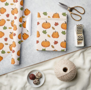 Orange Kürbisse und Herbstlaub Muster Geschenkpapier