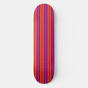 Orange Lila Stylische Streifenmuster-Design Skateboard
