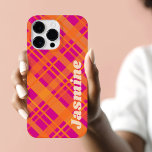 Orange magenta karierte Muster individuelle Name Case-Mate iPhone Hülle<br><div class="desc">iPhone Gehäuse mit einem karierten Muster in hellen Orange und Magenta,  und Ihrem individuelle Name.</div>