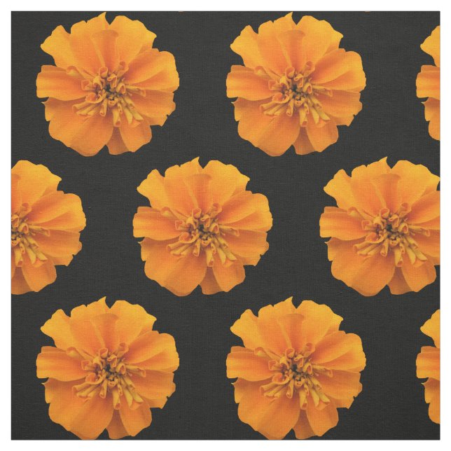 Orange Marigold Blume im schwarzen Hintergrund Stoff (Muster)