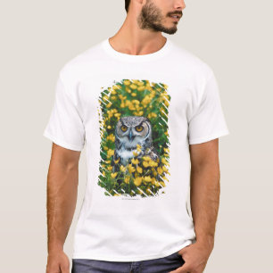 Orange mit Augen Eule in der Wiese der Blumen T-Shirt