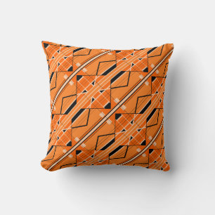 Orange mit Beige, schwarze Formen, diagonal Kissen