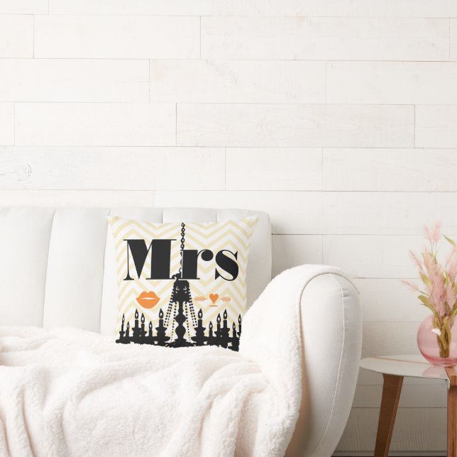 Orange Mrs Lips Pale Yellow Zig Zag Chandelier Kissen (Liege)