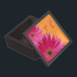 Orange Pink Gerber Daisy Wedding Geschenkboxen Schmuckkiste<br><div class="desc">Hübsche heiß rosa und leuchtend orange gerbera daisy Geschenkboxen für Sprichwort danke an Ihre Freunde, dass Sie Ihre Brautjungfrau und/oder Trauzeugin bei Ihrer Hochzeit. Diese Kiste kann als Schmuckkasten benutzt werden, den Ihre Freunde als Pfand Ihrer Hochzeit behalten haben können. Sie können sogar ein kleines Geschenk in die Geschenkboxen, wie...</div>