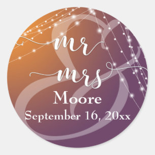 Orange Plum Ombre & Light Strings Mr & Mrs. Runder Aufkleber