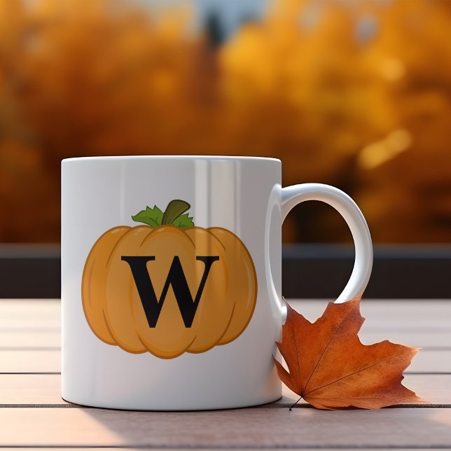 Orange Pumpkin Monogram Tasse (Create your own monogrammed coffee cup for autumn.)