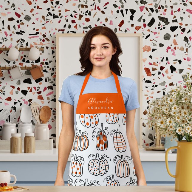 Orange Pumpkin Pattern Skriptname Monogram Koch Schürze (Orange Pumpkin Pattern Script Name Chef Monogram Apron)