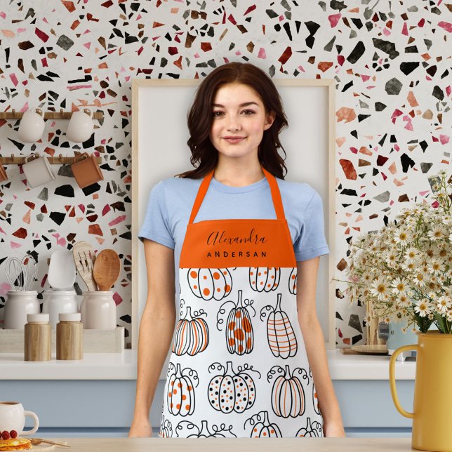Orange Pumpkin Pattern Skriptname Monogram Koch Schürze (Orange Pumpkin Pattern Script Name Monogram Chef Apron)