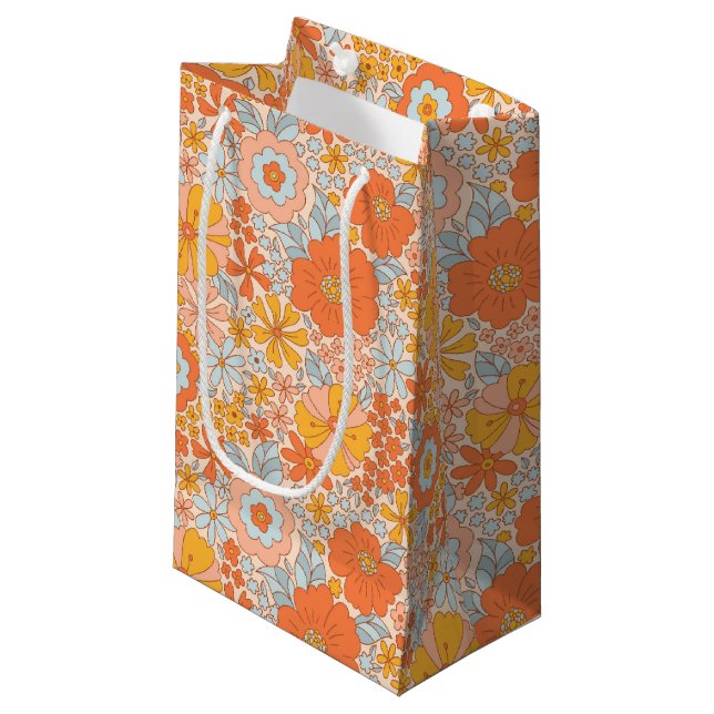 Orange Retro Blume Muster Kleine Geschenktüte (Vorderseite Schrägansicht)