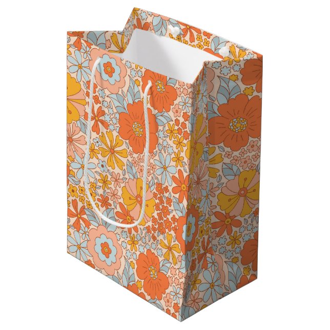 Orange Retro Blume Muster Mittlere Geschenktüte (Vorderseite Schrägansicht)