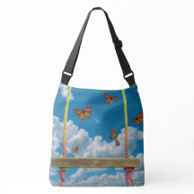 Orange Schmetterlinge im traumhaft blauen Himmel