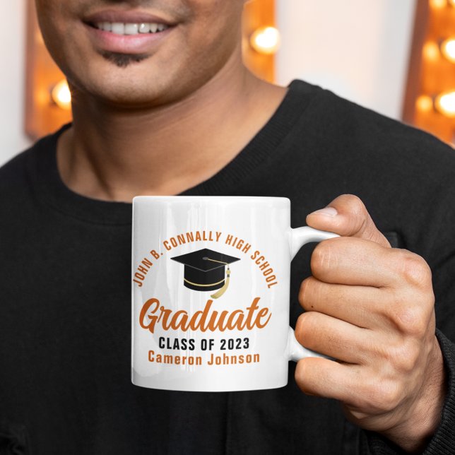 Orange Script Graduate Custom 2023 Abschluss Kaffeetasse (Von Creator hochgeladen)