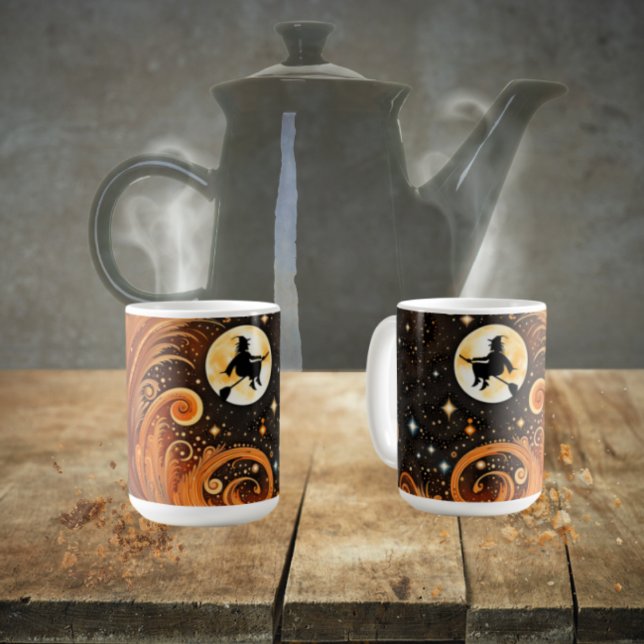 Orange Sky mit Moon und Hexe auf Broom Kaffeetasse (Halloween witch across an orange sky and a harvest moon on Halloween night coffee mug. )