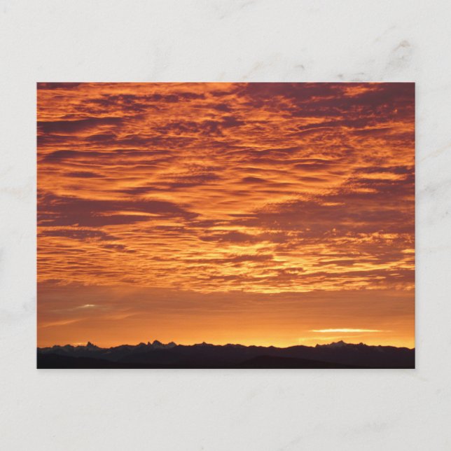 Orange Sky über Gebirgskette. Postkarte (Vorderseite)