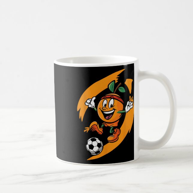 Orange spielt Fußball  Kaffeetasse (Rechts)