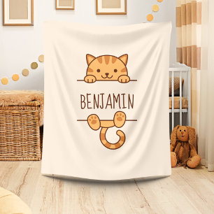 Orange Tabby Cat Peeking hinter Individuelle Name Fleecedecke