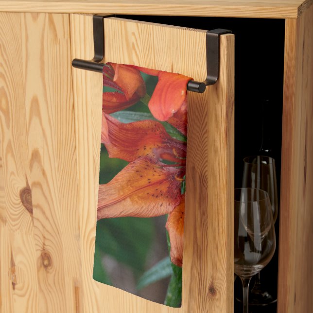 Orange Taglilie Kanadische Blumenfotografie Geschirrtuch (Drittel gefaltet)