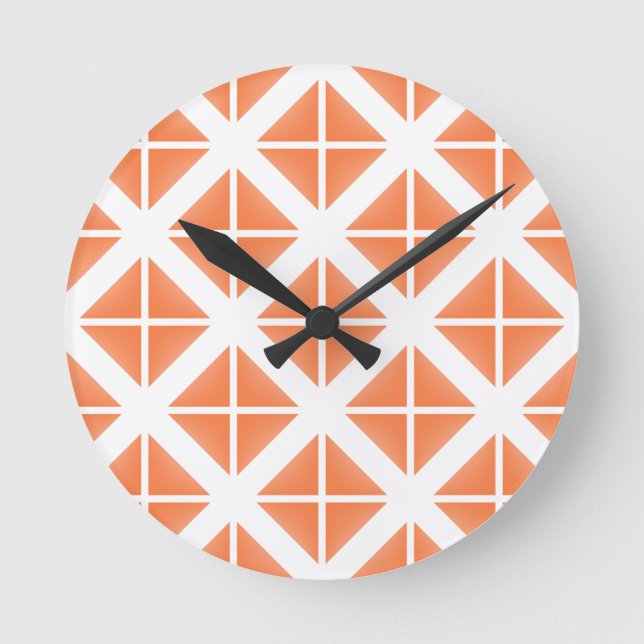 Orange Trendy Triangle Pattern Runde Wanduhr (Vorderseite)