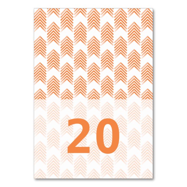 Orange Tribal Arrows Table Card Tischnummer (Vorderseite)