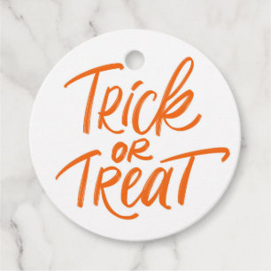 Orange Trick oder Treat Hand Letween Geschenkanhänger
