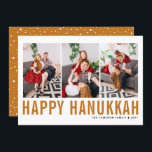 Orange Typografie Foto Collage Happy Hanukkah Feiertagskarte<br><div class="desc">Happy Hanukka! Individuell anpassbare Happy Hanukkah Foto Collage Flachkarte mit orangefarbener Typografie und Schneemuster. Personalisieren Sie Ihre Daten durch Hinzufügen von drei Fotos,  Namen,  Jahr und anderen Details. Diese moderne Hanukkah-Flachkarte ist in anderen Farben und mit Karton erhältlich.</div>