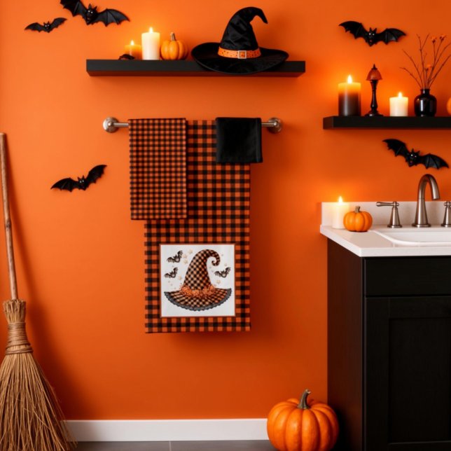 Orange- und schwarzer Gingham-Halloween-Hexenhut & Badhandtuch Set (Von Creator hochgeladen)