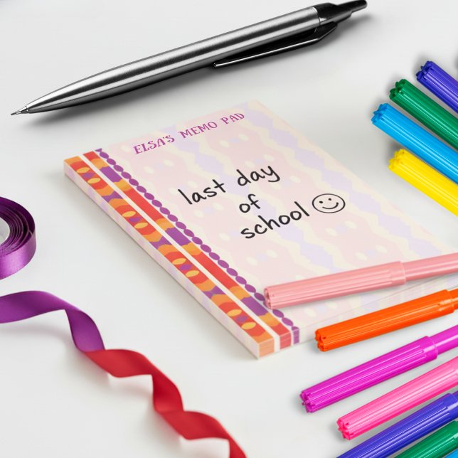 Orange und violette geometrische Seitenleiste Post-it Klebezettel (Fun brightly colored retro orange and purple post-it-note that you can customize.)